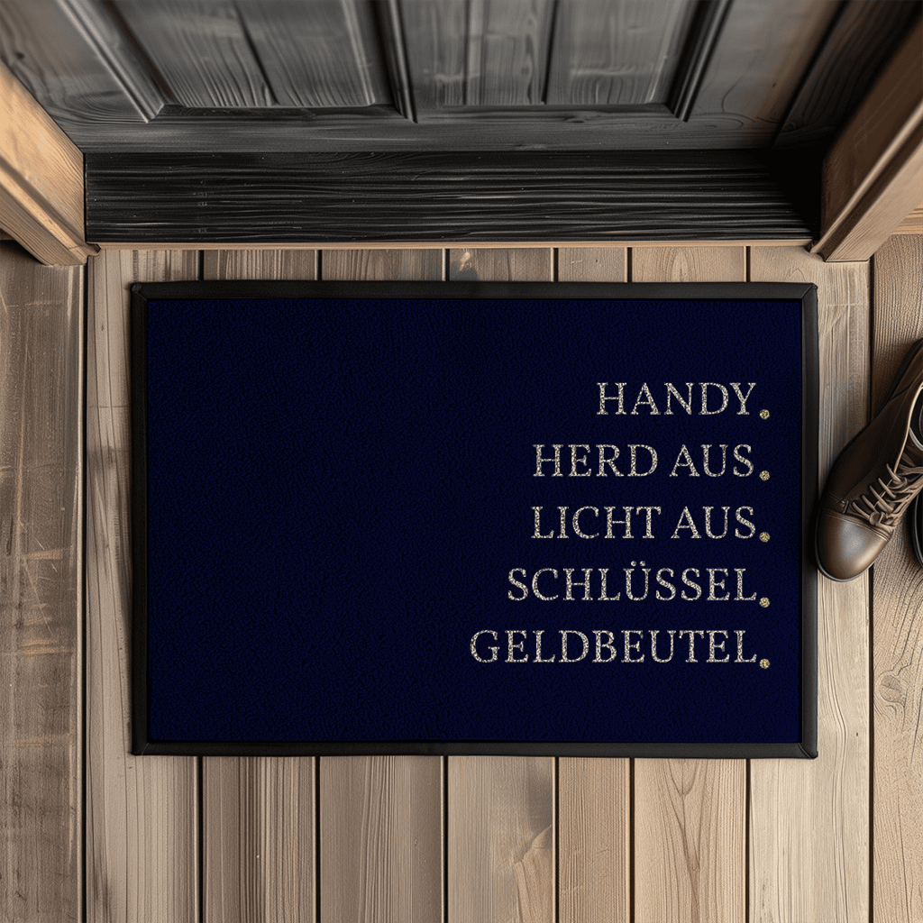 Handy. Herd aus. Licht aus. Schlüssel. Geldbeutel. – Fußmatte