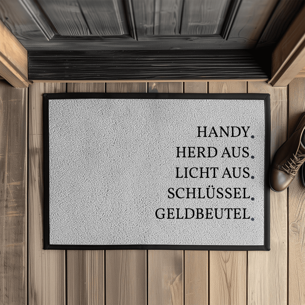 Handy. Herd aus. Licht aus. Schlüssel. Geldbeutel. – Fußmatte
